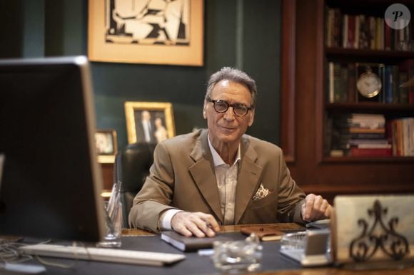 Novela ‘Beleza Fatal’: Dr. Átila Argento (Herson Capri) recebe chantagem de Rog (Marcelo Serrado).