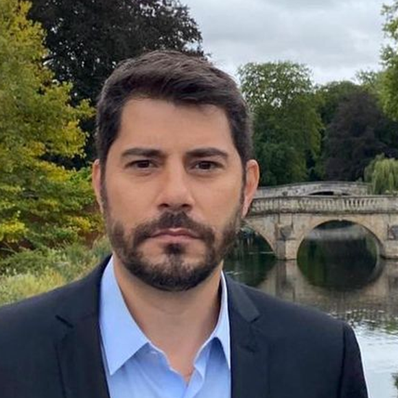 Evaristo Costa chegou a ser interrompido por Bonner, que alertou que o colega estava passando informações repetidas
