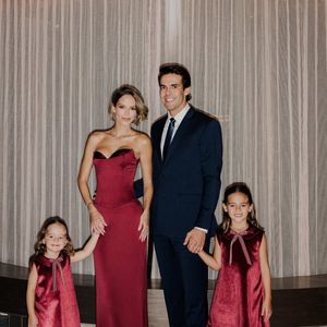 "Que noite inesquecível! Foi tudo por ela e ela estava simplesmente radiante, plena, transbordando alegria! E tudo valeu a pena! O amor sempre vale a pena!", escreveu Carol Leite na legenda