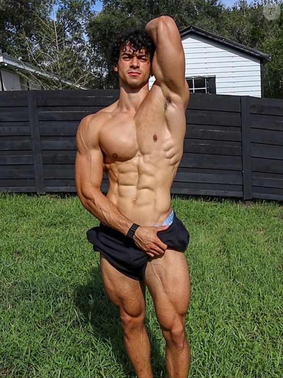 Victor Alexandre anunciou que fará sua primeira competição de fisiculturismo em novembro deste ano