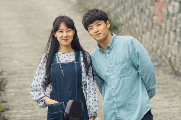 'Para Sempre Camélia': uma mãe solteira tenta recomeçar a vida em uma pequena cidade, mas enfrenta preconceito, um novo romance e a ameaça de um serial killer