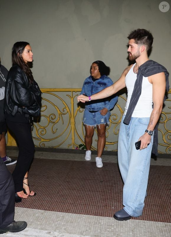 Na saída do after promovido por Pedro Sampaio, após o último dia do The Town, a famosa também chamou atenção por estar acompanhada de João Guilherme