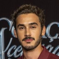 O namoro que agita os bastidores de 'Coração Acelerado': Filipe Bragança engata romance com colega de elenco e assume. 'Estamos...'