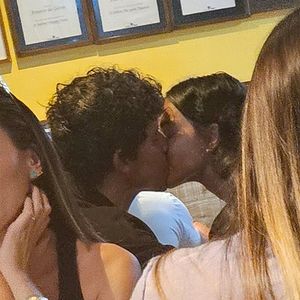 Bruna Marquezine e Shawn Mendes deixaram a discrição de lado e beijaram muito em público!