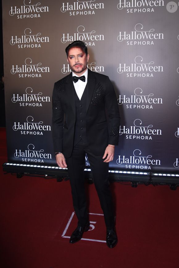 Baile de Halloween da Sephora 2025: Ricardo Tozzi foi de vampiro, clássico de festas da época