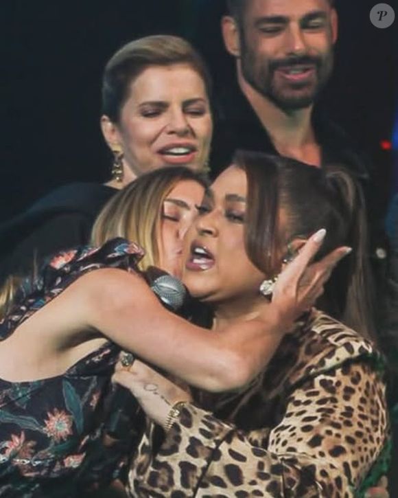 Carolina Dieckmmann prestou uma homenagem a Preta Gil neste dia do amigo