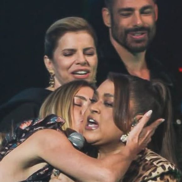 Carolina Dieckmmann prestou uma homenagem a Preta Gil neste dia do amigo