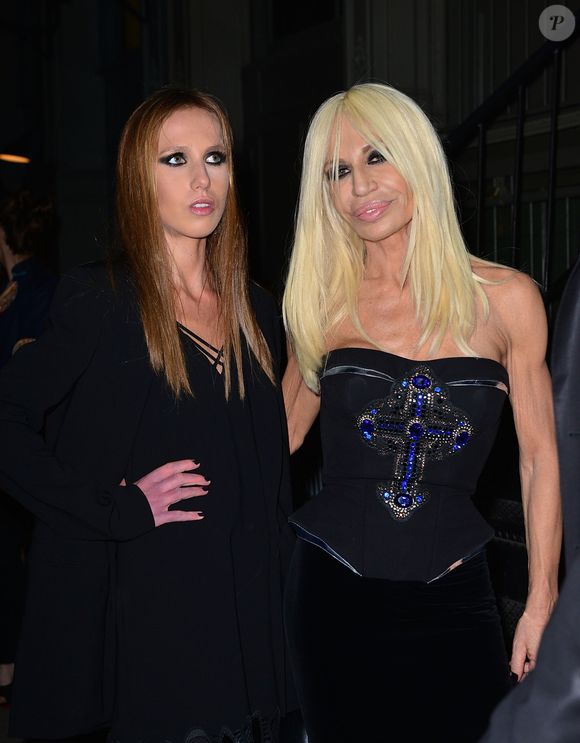 2012: Donatella Versace sempre gostou de ter os olhos destacados e bem escuros, como nesta foto