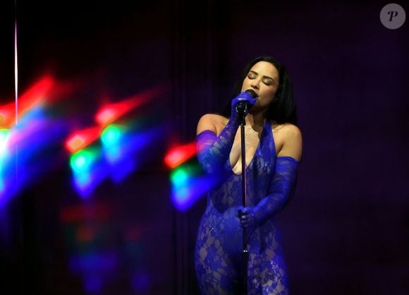 Demi Lovato já declarou acreditar em extraterrestres, defendeu uma teoria sobre sereias alienígenas e posteriormente investigou relatos de OVNIs na série Unidentified with Demi Lovato