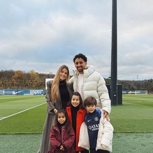 Carol Cabrino e Marquinhos vivem uma rotina intensa fora dos gramados: juntos há mais de 10 anos, o casal construiu uma família numerosa com os filhos Maria Eduarda, Enrico, Martina e o caçula Filippo