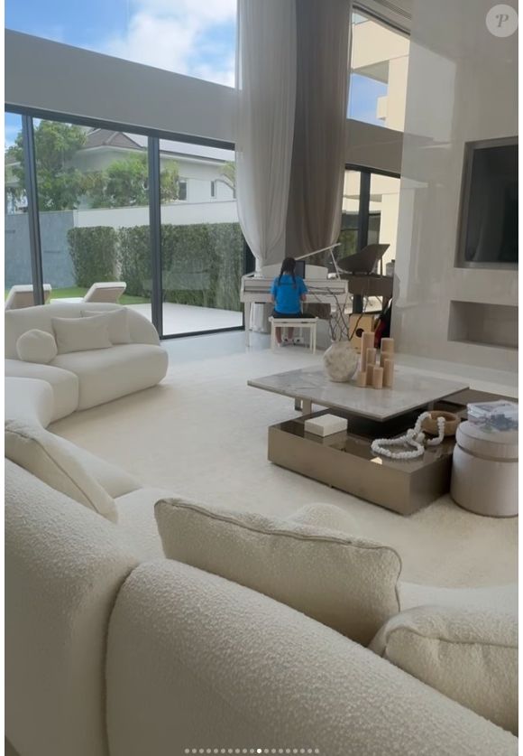 Filha de Catherine Harding e Jude Law, Ada é criada como filha por Jorginho, do Flamengo, e tem paixão por música