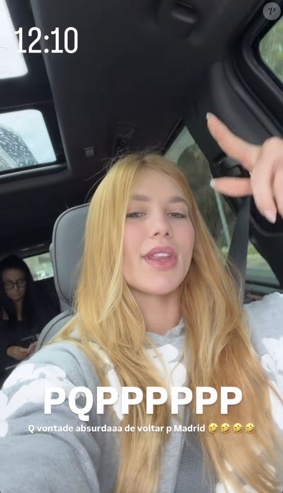 "Qual é a necessidade da gente longe um do outro? Bebendo de bar em bar. E o whiskey com água de choro. Olha eu de copo em copo, querendo o teu corpo", falava a música cantada por Virgínia