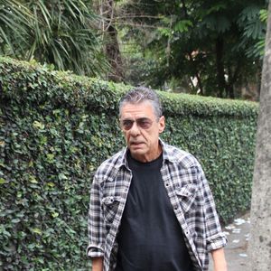 Chico Buarque está com 82 anos e enfrenta um momento delicado ao receber uma ameaça de morte polêmica