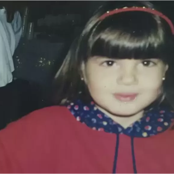 Camila Queiroz teve uma infância simples