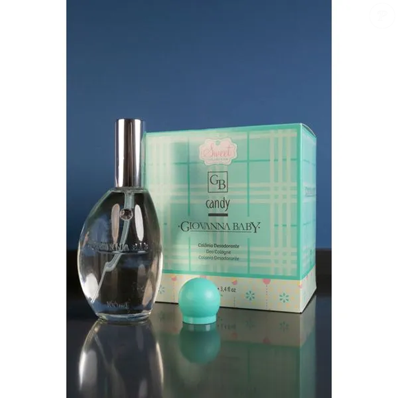 A composição da Colônia Giovanna Baby Candy, combina notas de mango, nectarina, romã e laranja, seguidas por um corpo floral e frutado com maçã verde, framboesa, lírio d'água e flor de lótus. No fundo, aparecem acordes de coco, sândalo e musk, responsáveis por deixar o aroma mais envolvente e sofisticado