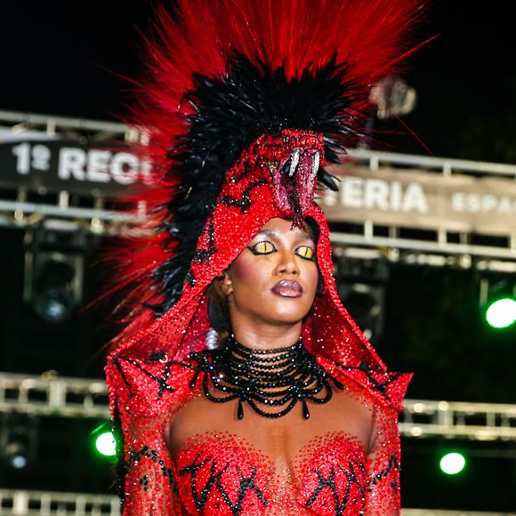 Iza no Carnaval 2026: olhos de serpente surpreenderam os fãs
