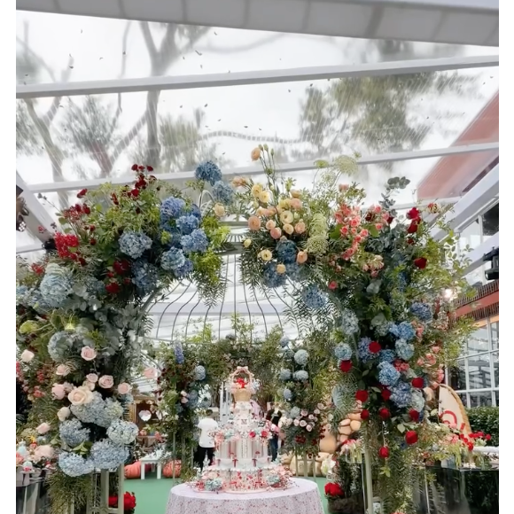 Neymar e Bruna Biancardi não economizaram nas flores e balões para a festa