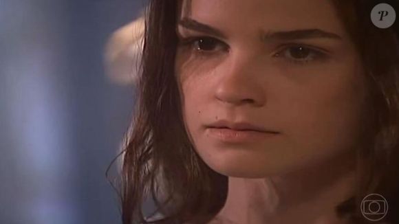 Rosana (Carolina Kasting) não gosta de saber que Matteo vai procurar Giuliana na novela Terra Nostra