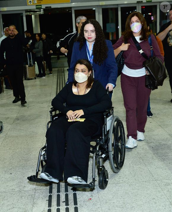 A artista reuniu pessoas próximas em seu apartamento para uma despedida carinhosa no Dia das Mães