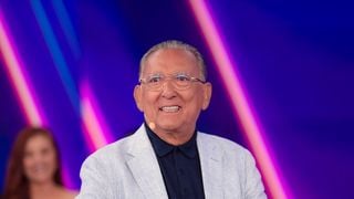 Galvão Bueno alfineta Globo, ao vivo no SBT, por proibição ligada ao Troféu Imprensa; narrador tem mais prêmios que o Brasil na Copa do Mundo