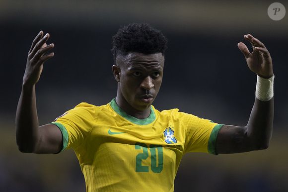 Vini Jr. tenta manter a discrição na vida pessoal