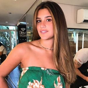 Sempre vaidosa e fashionista, Giulia Costa mudou seu estilo ao longo dos anos