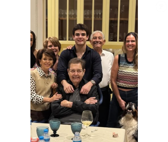 Luciana Cardoso, esposa do Faustão, publica fotos da comemoração de aniversário do apresentador, de 76 anos