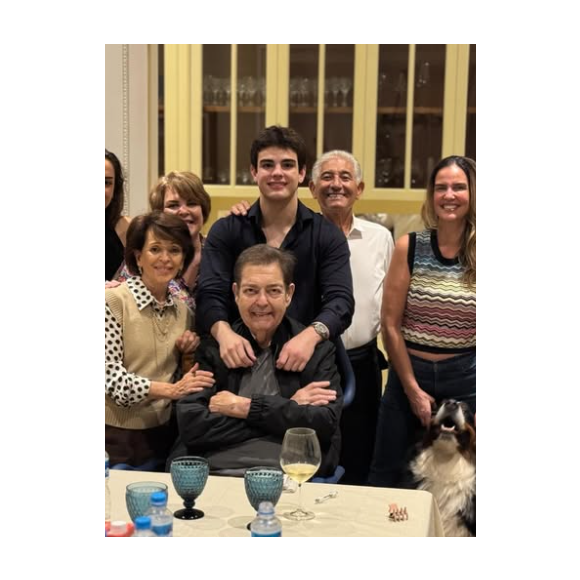 Luciana Cardoso, esposa do Faustão, publica fotos da comemoração de aniversário do apresentador, de 76 anos