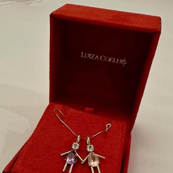 Irmã de Bruna Biancardi, Bianca Biancardi mostrou detalhe de joia que ganhou para ser madrinha da quarta filha de Neymar