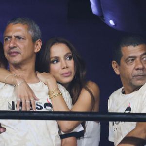 Anitta compareceu à Marquês de Sapucaí nesta terça-feira (04).