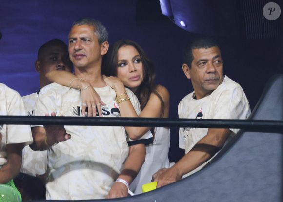 Anitta compareceu à Marquês de Sapucaí nesta terça-feira (04).