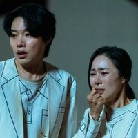 8 pessoas ficam presas em um prédio onde cada minuto vale dinheiro, mas as regras escondem um segredo brutal: o dorama da Netflix que transforma o tempo em uma disputa pela sobrevivência