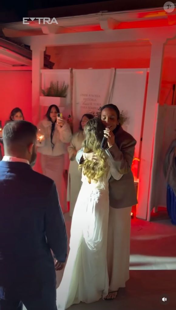 Ivete Sangalo cantou para o casal durante a festa de casamento