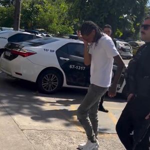 O rapper Oruam, de 23 anos, foi detido na tarde desta quinta-feira (20) na Barra da Tijuca, Zona Oeste do Rio de Janeiro, após uma abordagem policial.