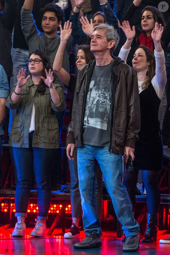 Serginho Groisman, um dos nomes mais respeitados da televisão brasileira, está completando 75 anos neste domingo (29).