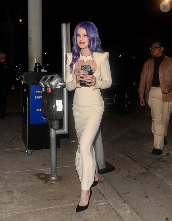 Em outubro de 2023, Kelly Osbourne foi fotografada a caminho de restaurante, para comemorar seu aniversário