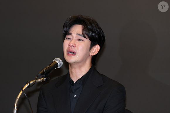 "Eu não suporto esse cara, o carma dele é tão merecido", disparou uma pessoa sobre Kim Soo-hyun no X, antigo Twitter