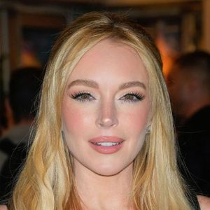 Facelift é a nova harmonização?! Lindsay Lohan, Megan Fox, Donatella Versace e mais 7 famosos viraram polêmica por procedimento no rosto