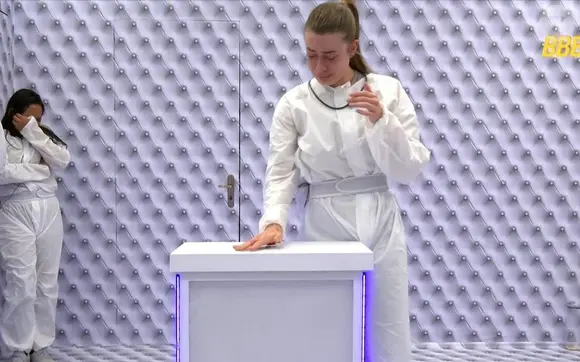 Quarto Branco do ‘BBB 26’ esteve no centro de críticas pesadas à Globo, chamando atenção da imprensa internacional que fez analogia à prática de tortura