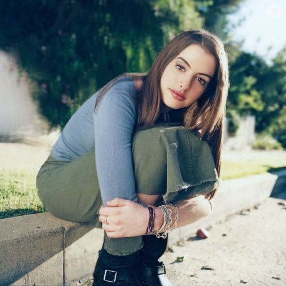 1999: assim era a aparência natural de Anne Hathaway em sua juventude
