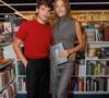 Sasha Meneghel posa com o marido, João Lucas, no lançamento do livro do pai, Luciano Szafir