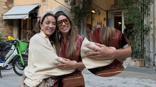 'Daqui vem minha força': Patricia Abravanel abre álbum de fotos na Itália e surge sem aliança em novos cliques; casamento da apresentadora e Fabio Faria estaria em crise após escândalo do Banco Master
