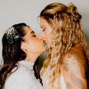 Lauana Prado também compartilhou uma foto aos beijos com Tati Dias. Belíssimas!