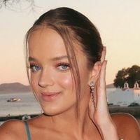 Rafaella Justus já tem 17! Na Grécia, filha de Ticiane Pinheiro e Roberto Justus comemora aniversário com vestido degradê colado e recebe elogios: 'Deusa grega'