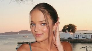 Rafaella Justus já tem 17! Na Grécia, filha de Ticiane Pinheiro e Roberto Justus comemora aniversário com vestido degradê colado e recebe elogios: 'Deusa grega'