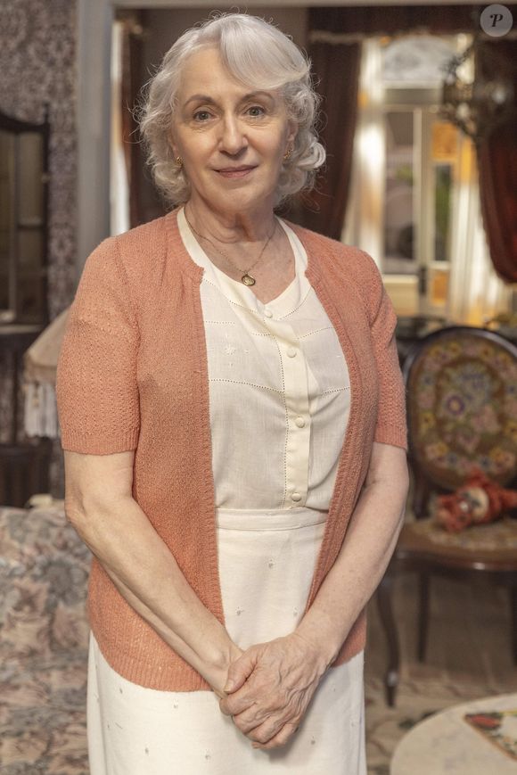 Aurora (Lu Grimaldi) - Avó de Estela (Larissa Manoela) e Anabela (Isabelly Carvalho) morre em 'Êta Mundo Melhor!