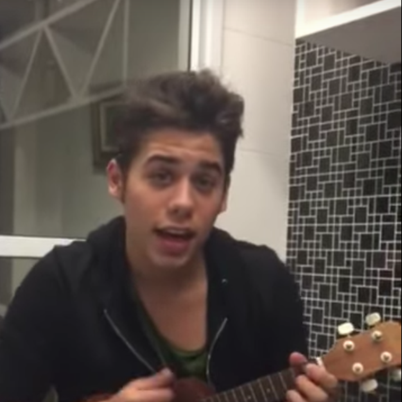 Zé Felipe começou sua carreira no sertanejo logo na adolescência