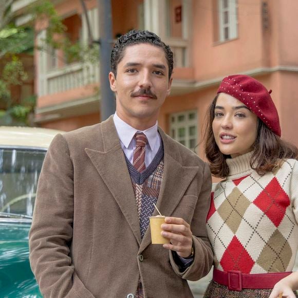Ronaldo (Joao Vitor Silva) e Flora (Bella Piero) na novela Garota do Momento