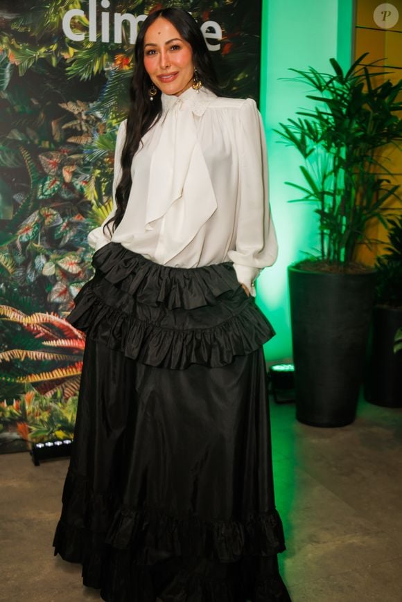 Grávida do primeiro filho com Nicolas Prattes, Sabrina Sato reforçou seu estilo fashionista ao apostar em um visual sofisticado e cheio de tendências