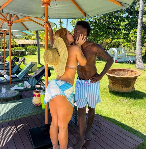 Virginia Fonseca e Vini Jr. estão hospedados em pousada de luxo em Trancoso, na Bahia